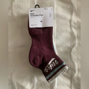 Nike Everyday Plus Cushioned Ankle Socks - Burgundy and Teal